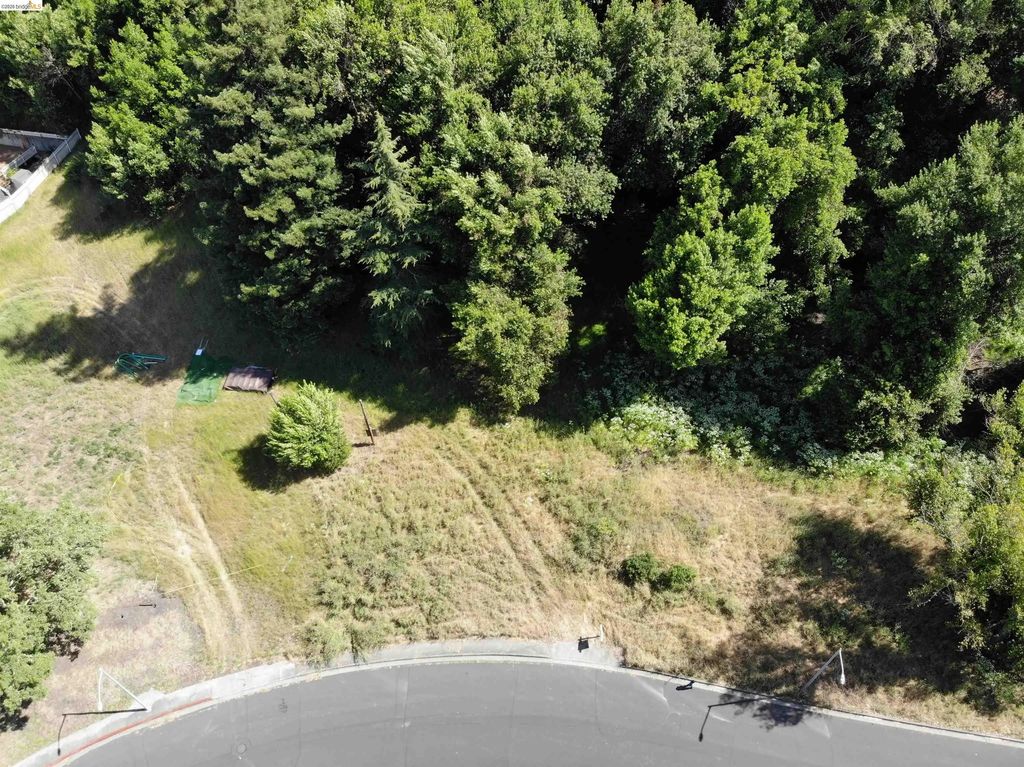 2500 Galbreth Rd, Pinole