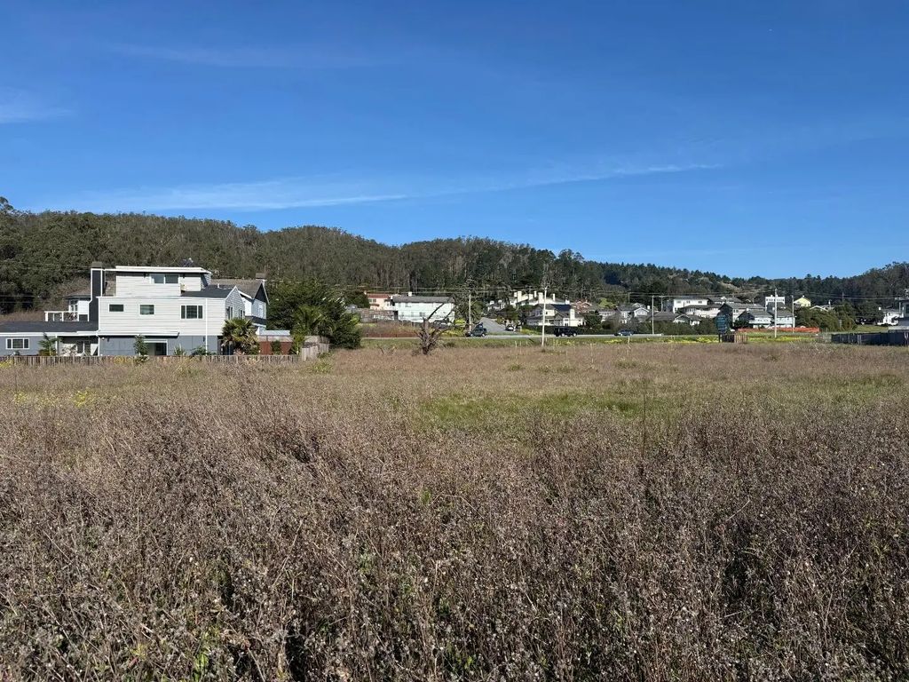 Coronado Avenue, Half Moon Bay
