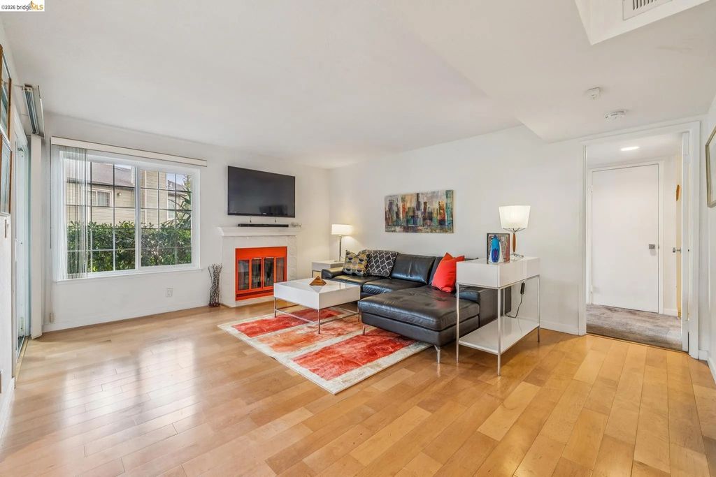 440 Canyon Oaks Dr D, Oakland