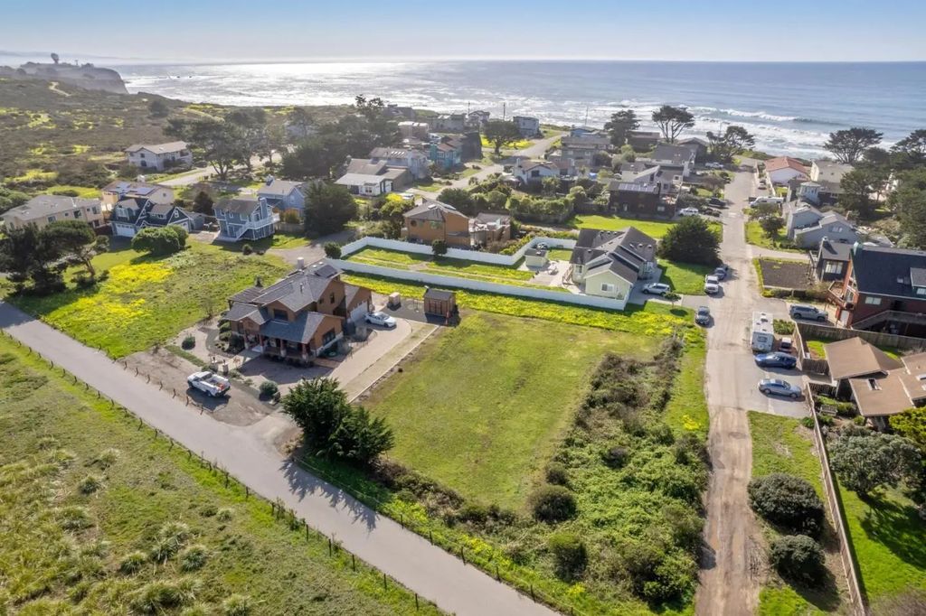 San Ramon Avenue, Moss Beach