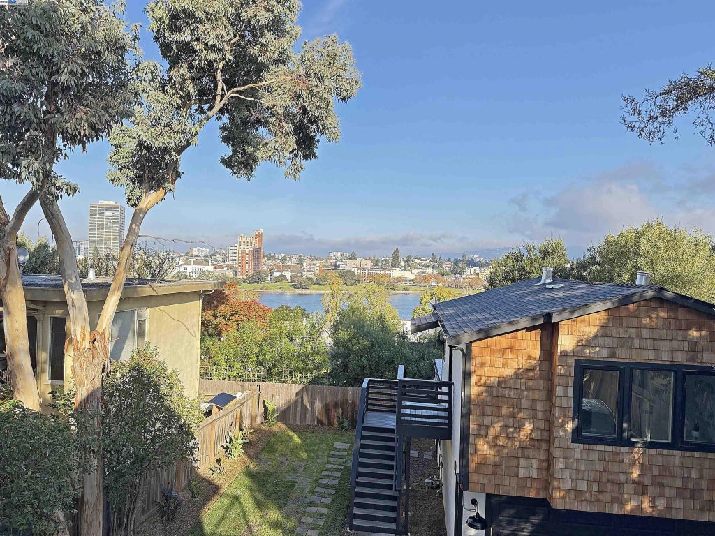 335 Hanover Ave, Oakland