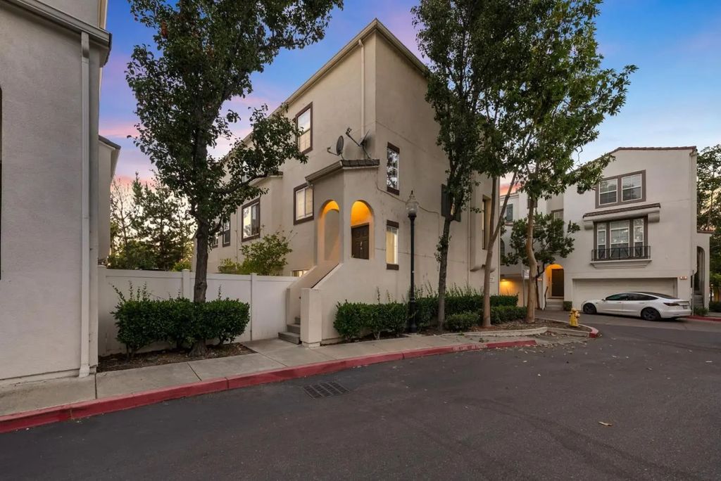 44 Moon Dance, Milpitas
