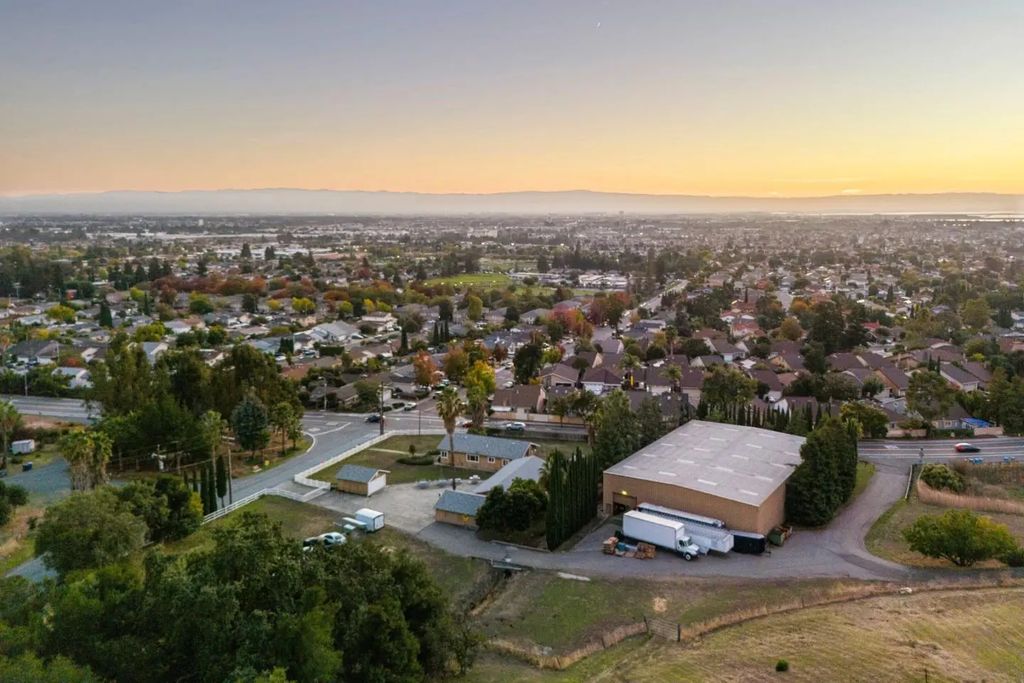 1995 Old Calaveras Road, Milpitas