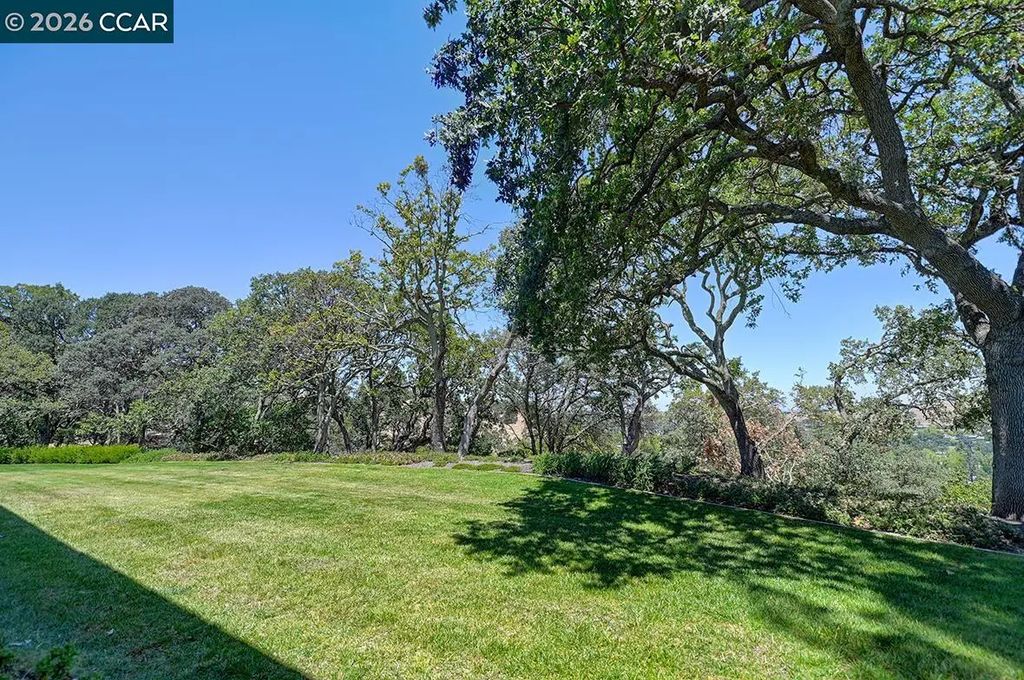 2724 Ptarmigan Dr 8, Walnut Creek