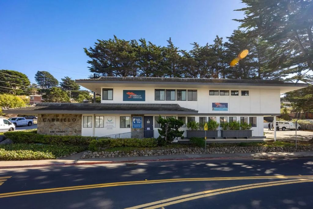 667-669 Crespi Drive, Pacifica