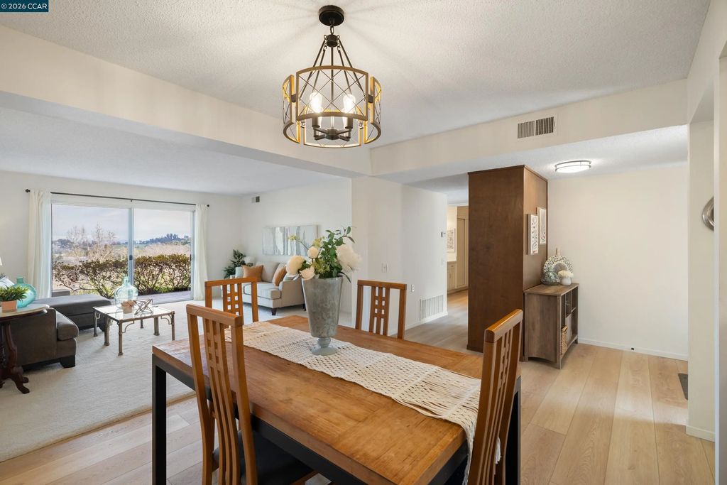 1348 Rockledge Ln 4, Walnut Creek