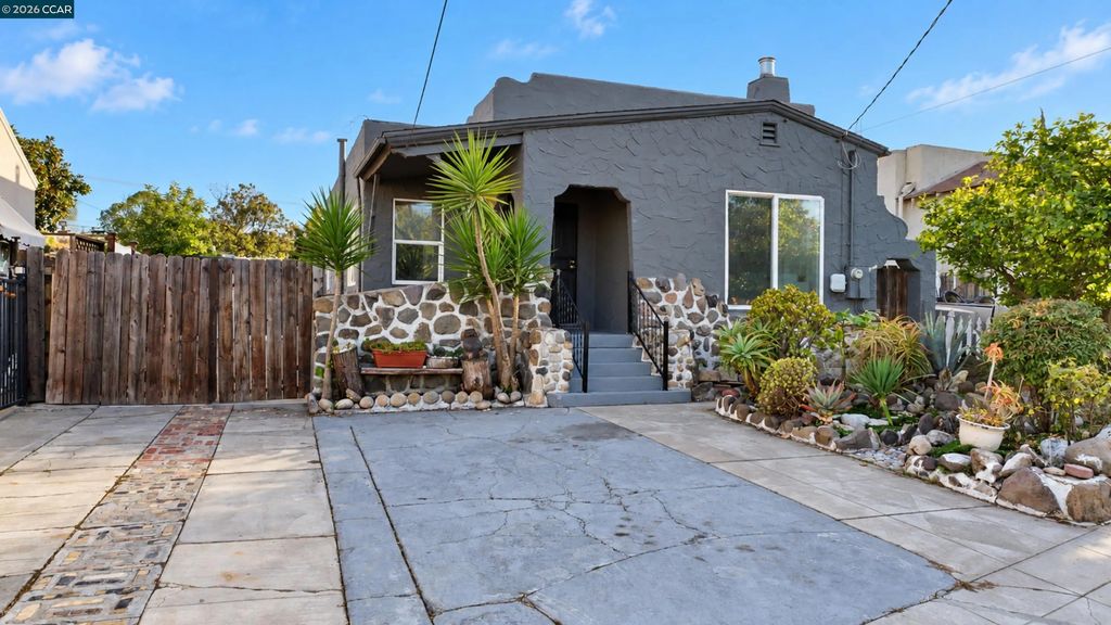429 W 11th St, Pittsburg