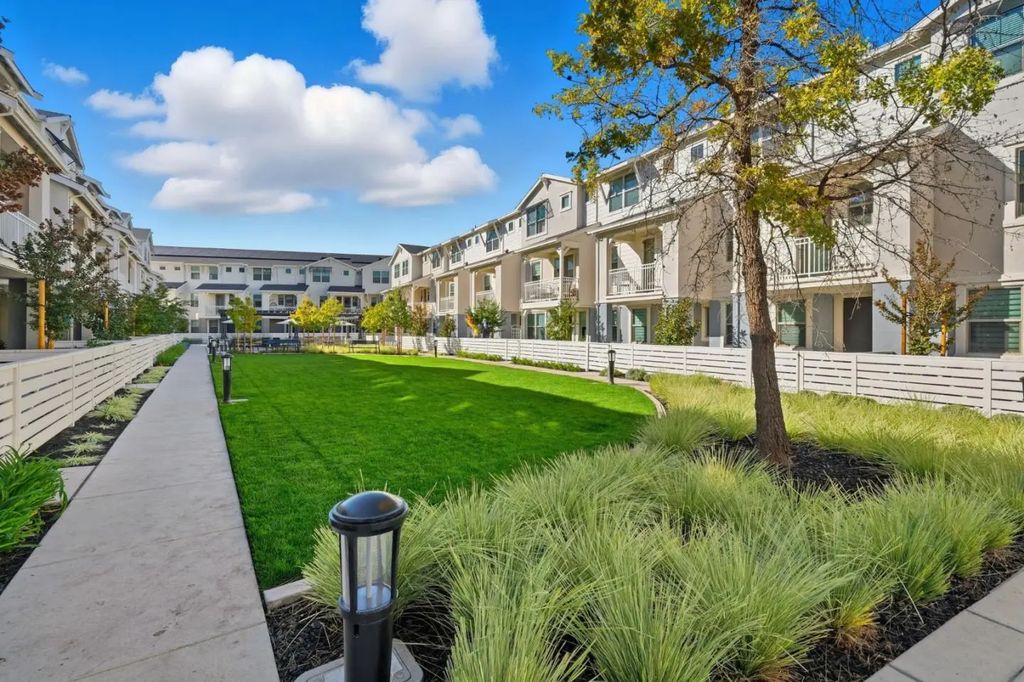 112 Oak Circle, Walnut Creek
