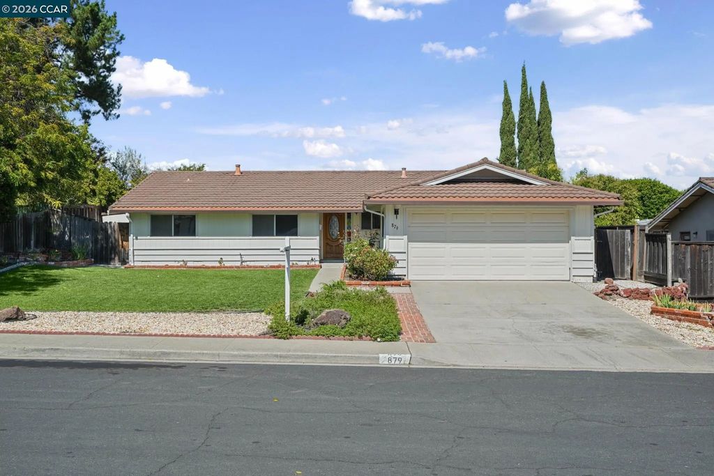 879 Greenway Dr, Martinez