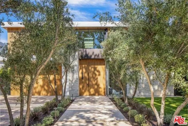 740 Warner Avenue, Los Angeles