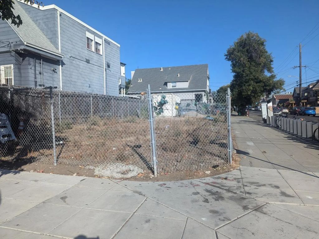 3700 West Street, Oakland