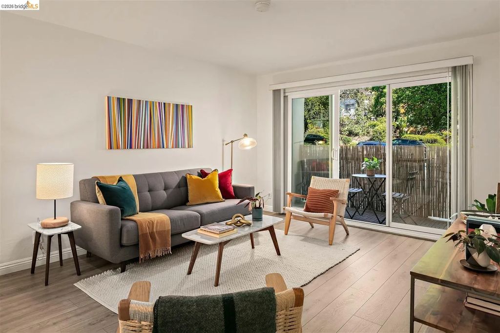 385 Jayne Ave 105, Oakland
