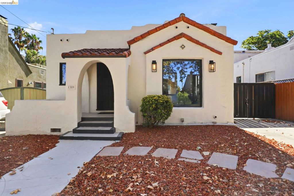 1359 Elm St, Pittsburg