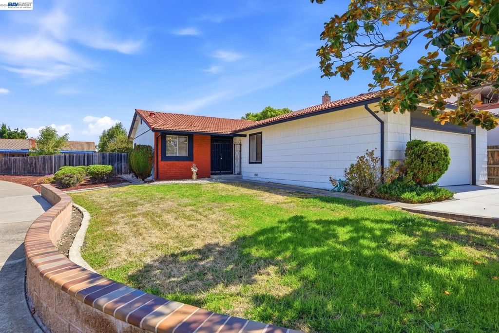 2467 Hibiscus Dr, Hayward