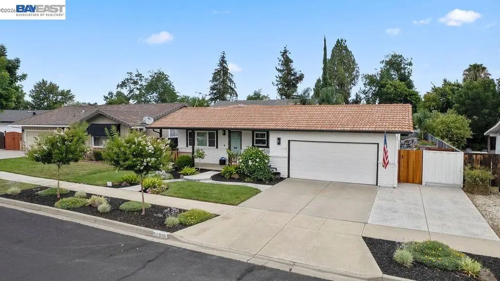 919 Oak St, Brentwood
