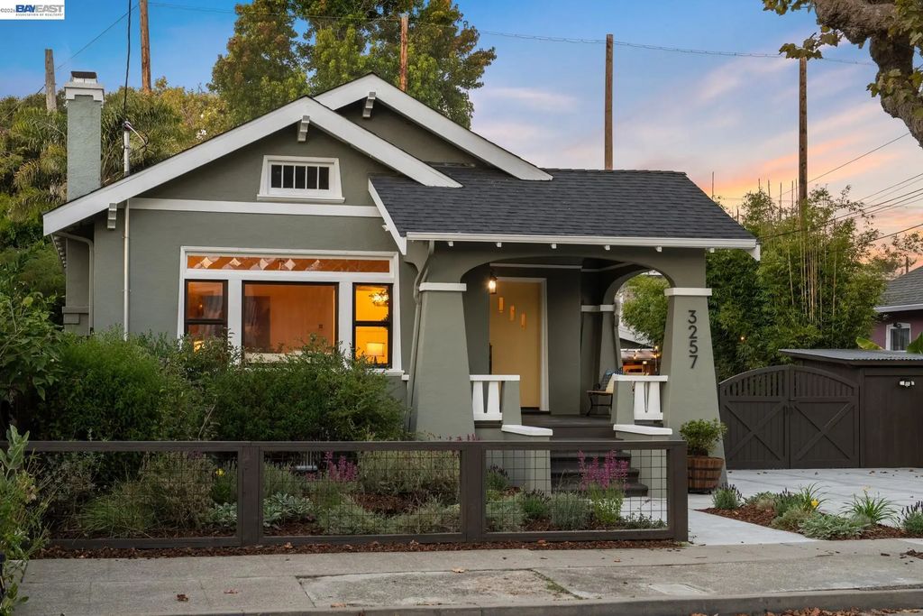 3257 Central Ave, Alameda
