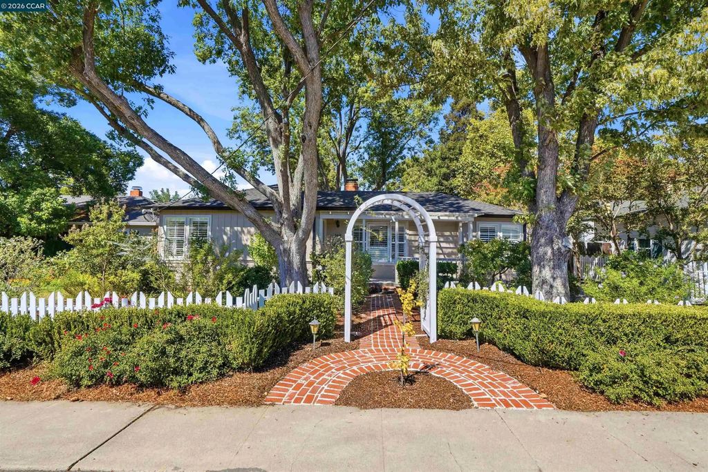 148 Roslyn Dr, Concord