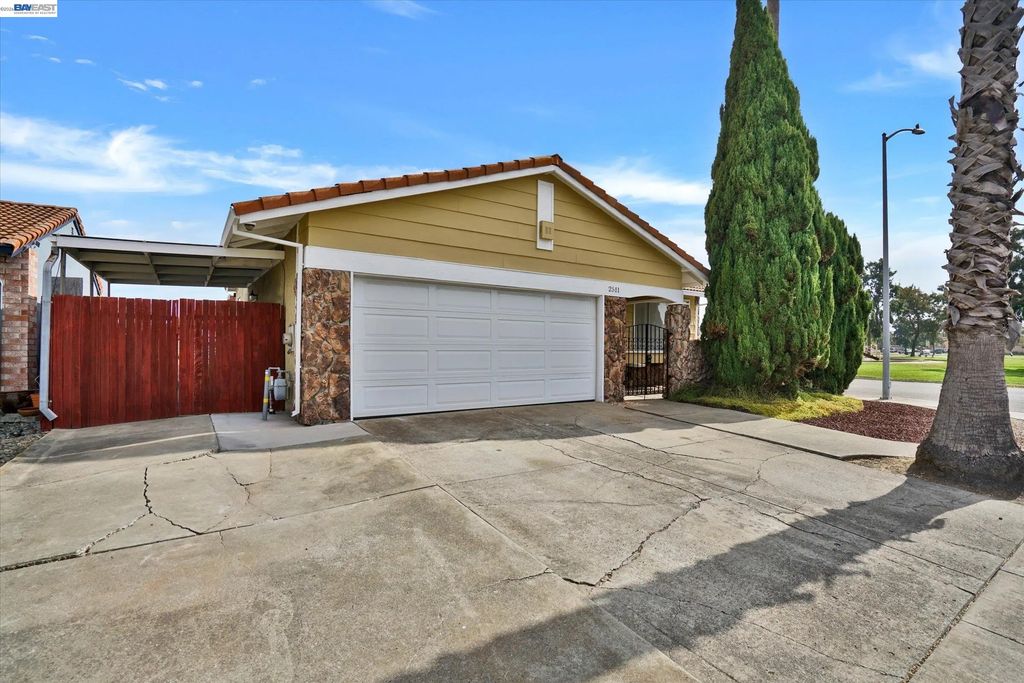 2511 Mistletoe Dr, Hayward