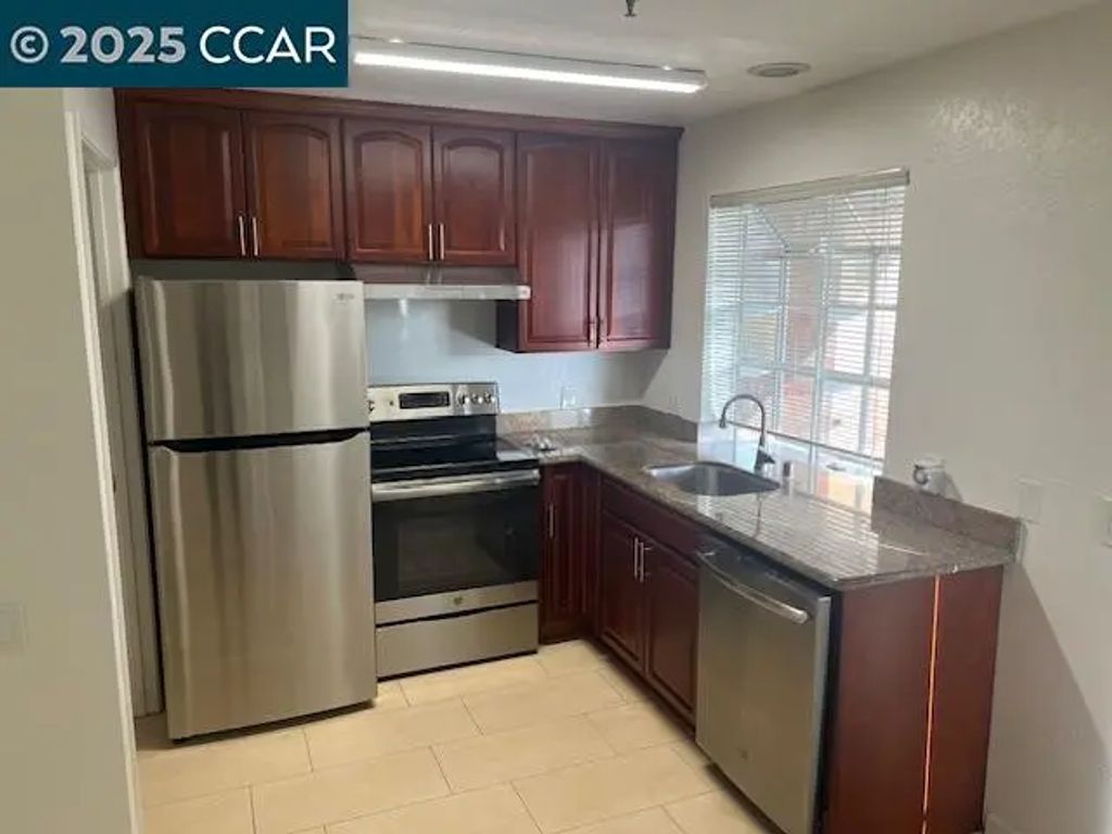 1975 Bonifacio St 5, Concord