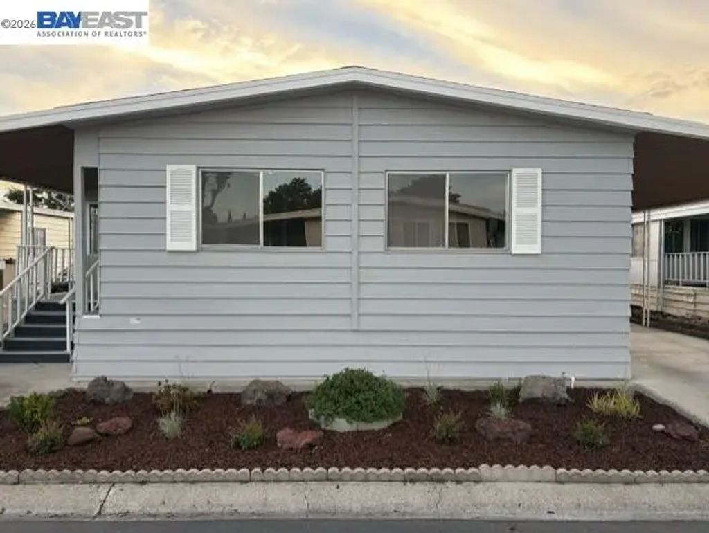 29433 New Hampshire Way, Hayward