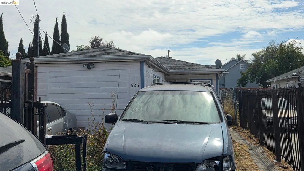526 Douglas Ave, Oakland