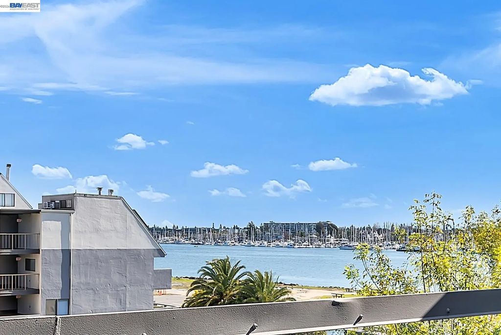 7 Embarcadero 312, Oakland