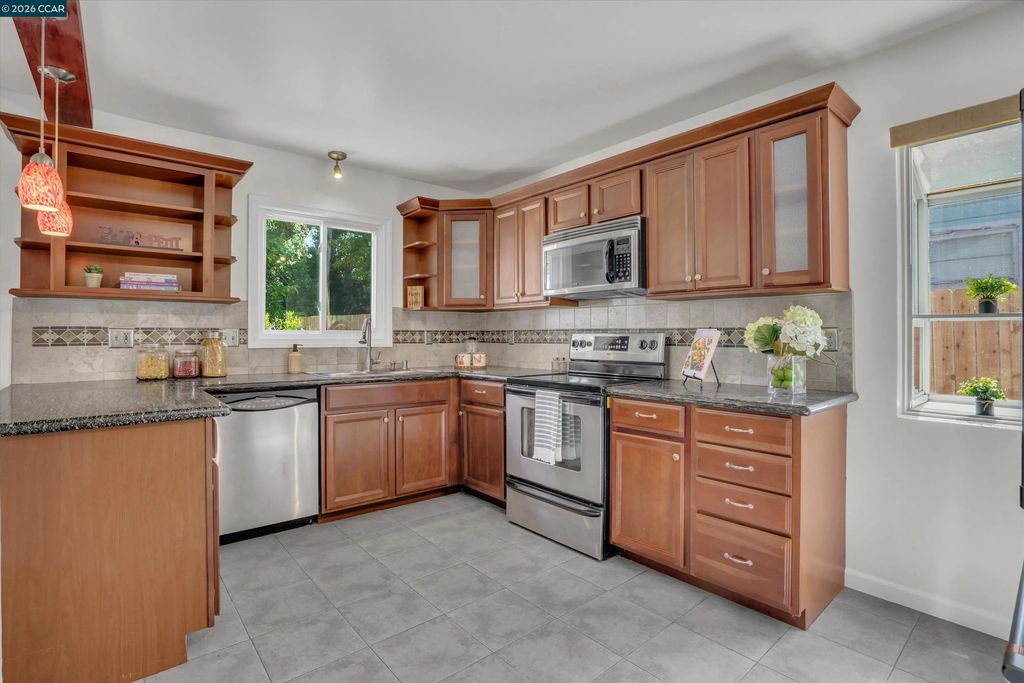 144 Roslyn Dr, Concord