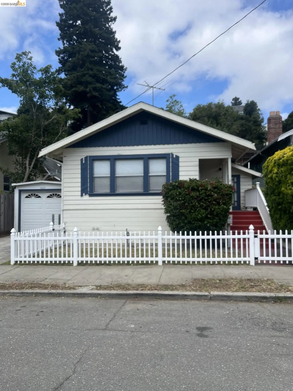 4009 Canon Ave, Oakland