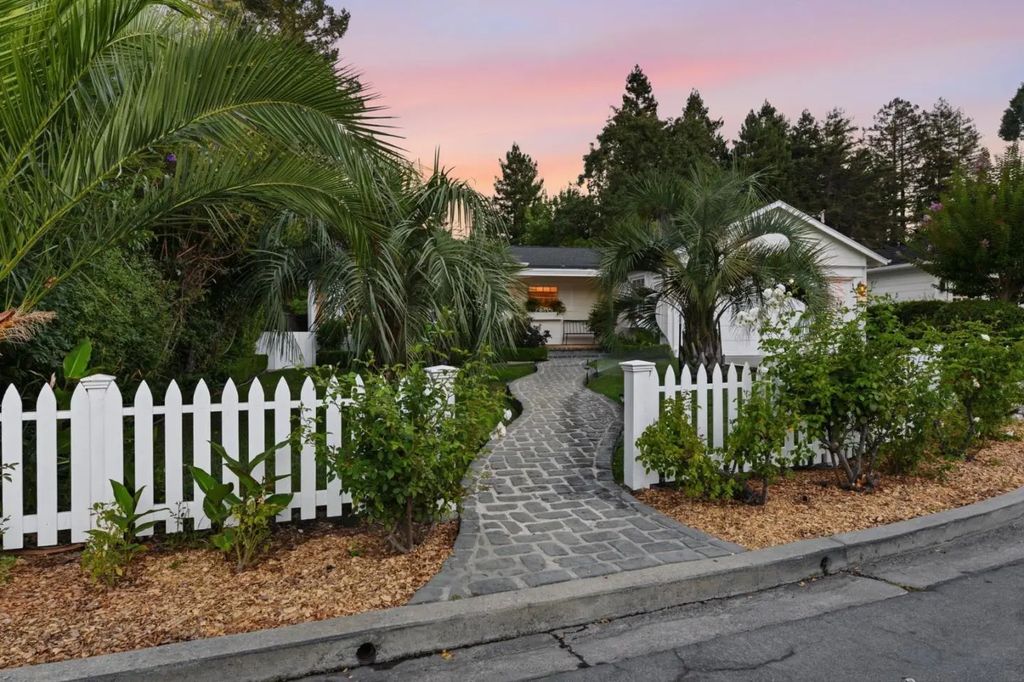 2 Bradley Court, Redwood City