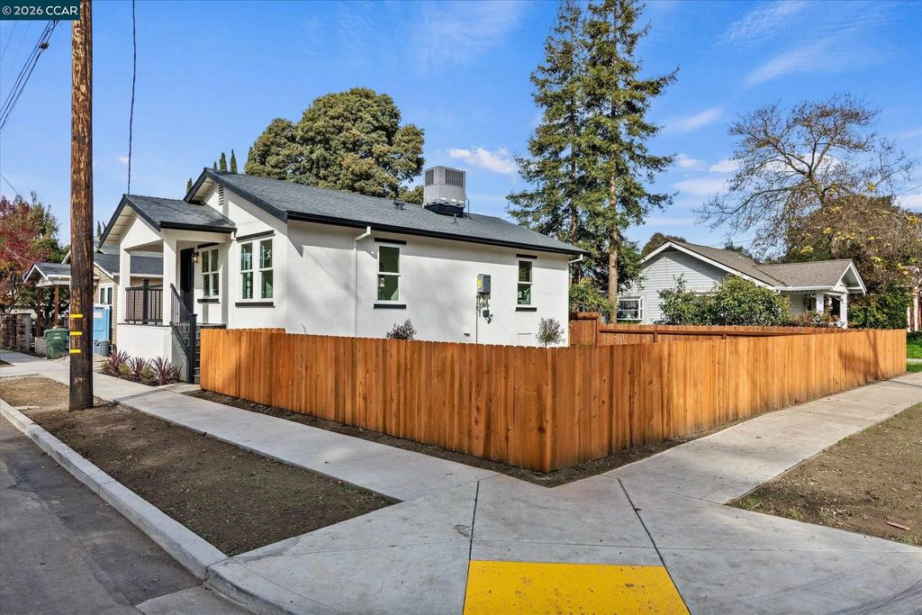 2027 Castro St, Martinez