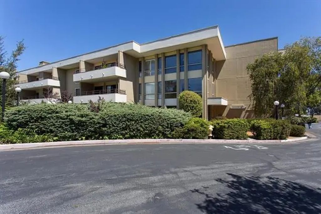10 Scenic Way 212, San Mateo
