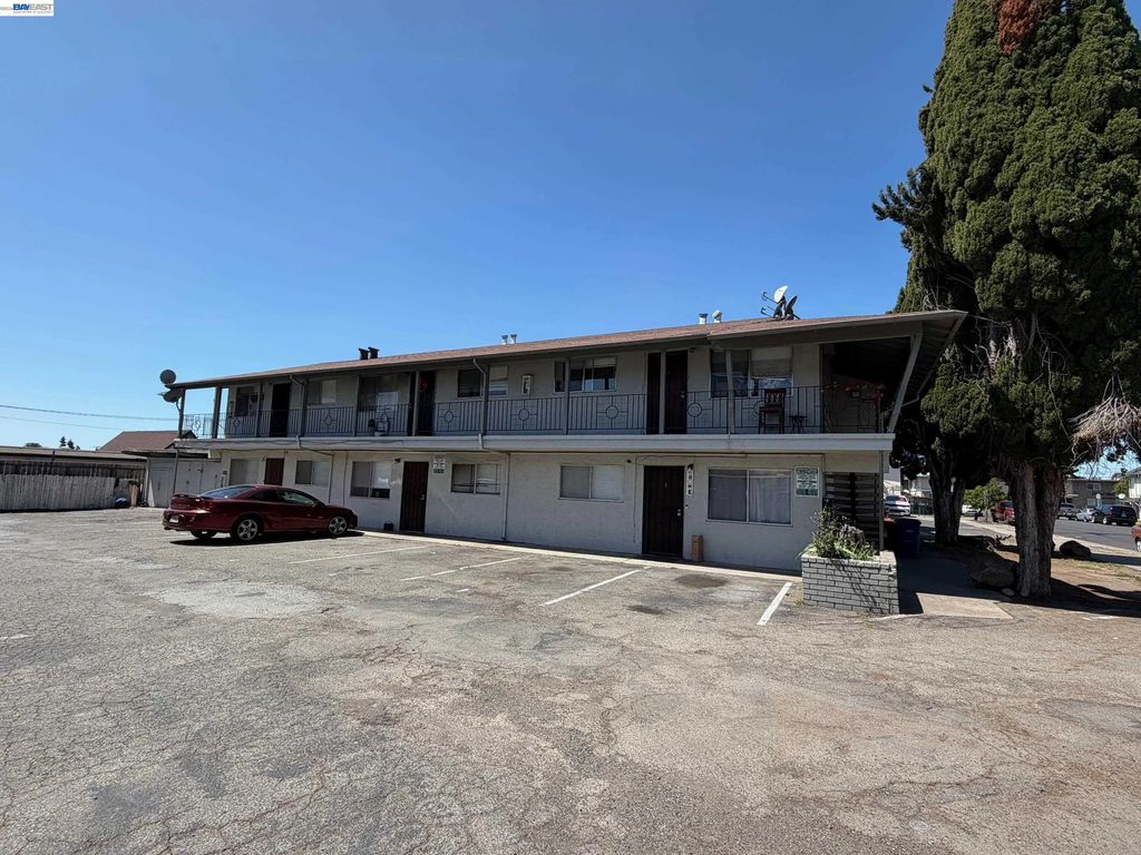 318 Dumont Ave, Hayward