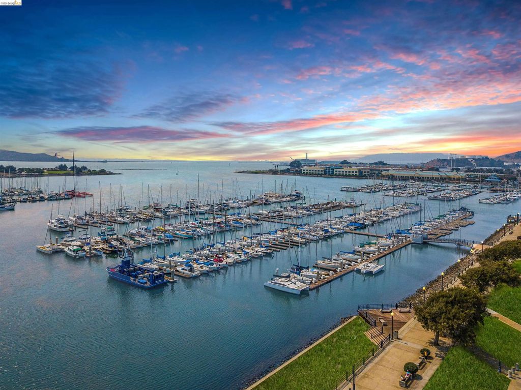 45 Schooner Ct, Richmond