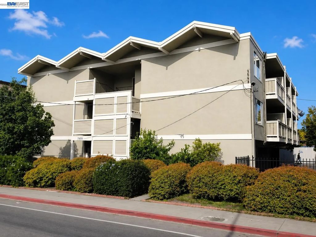 2451 Middlefield Rd, Redwood City