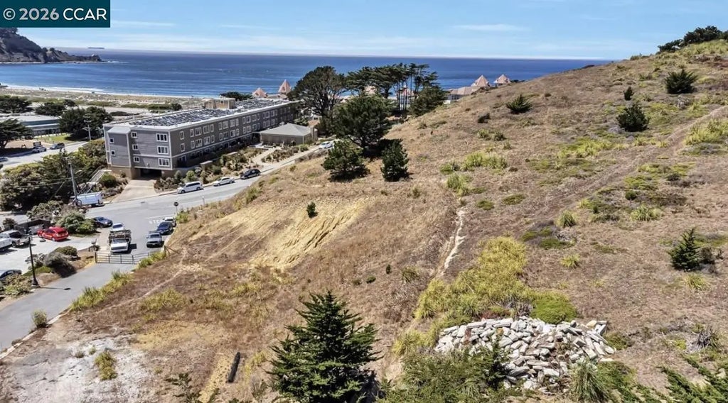 670 Roberts Rd, Pacifica