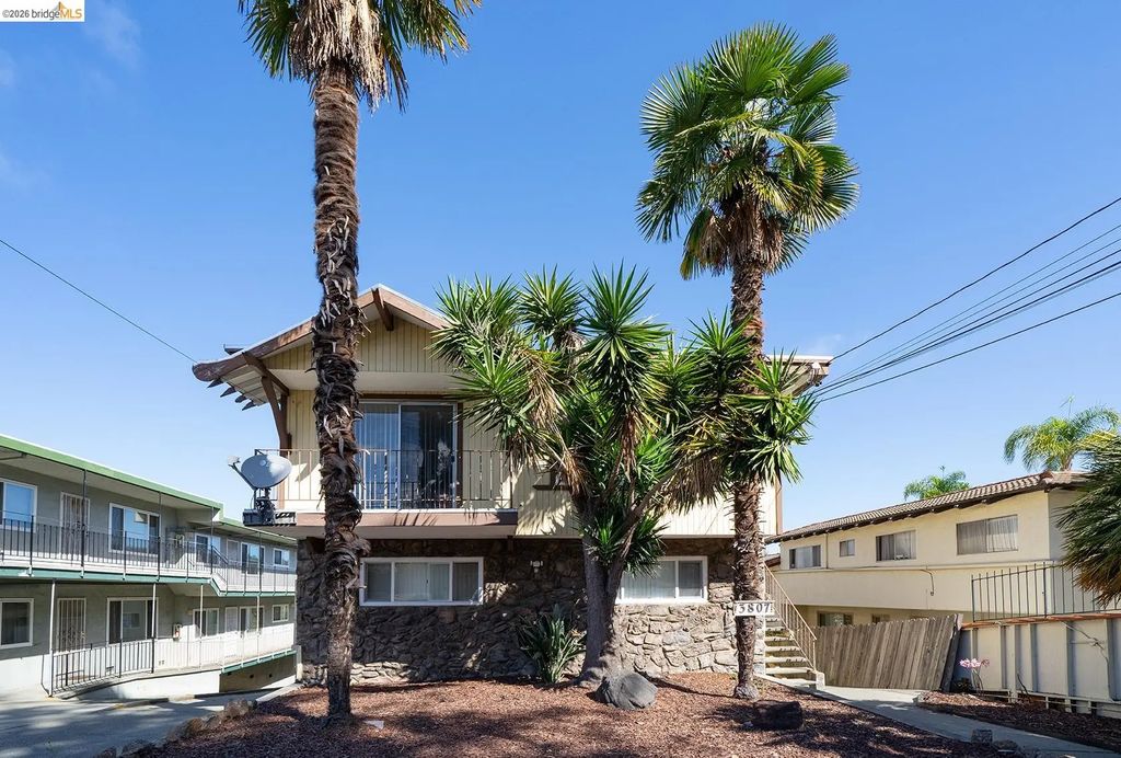 3807 High St, Oakland