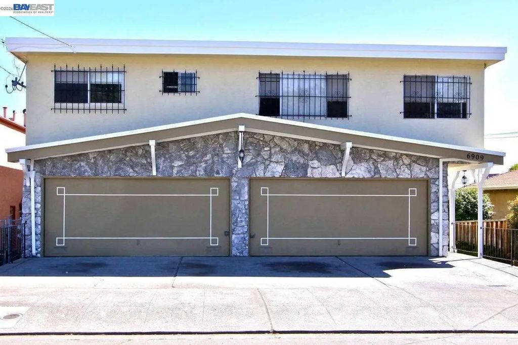 6909 Macarthur  Blvd Apt A, Oakland