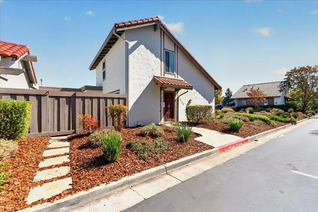 8130 Park Villa Circle, Cupertino