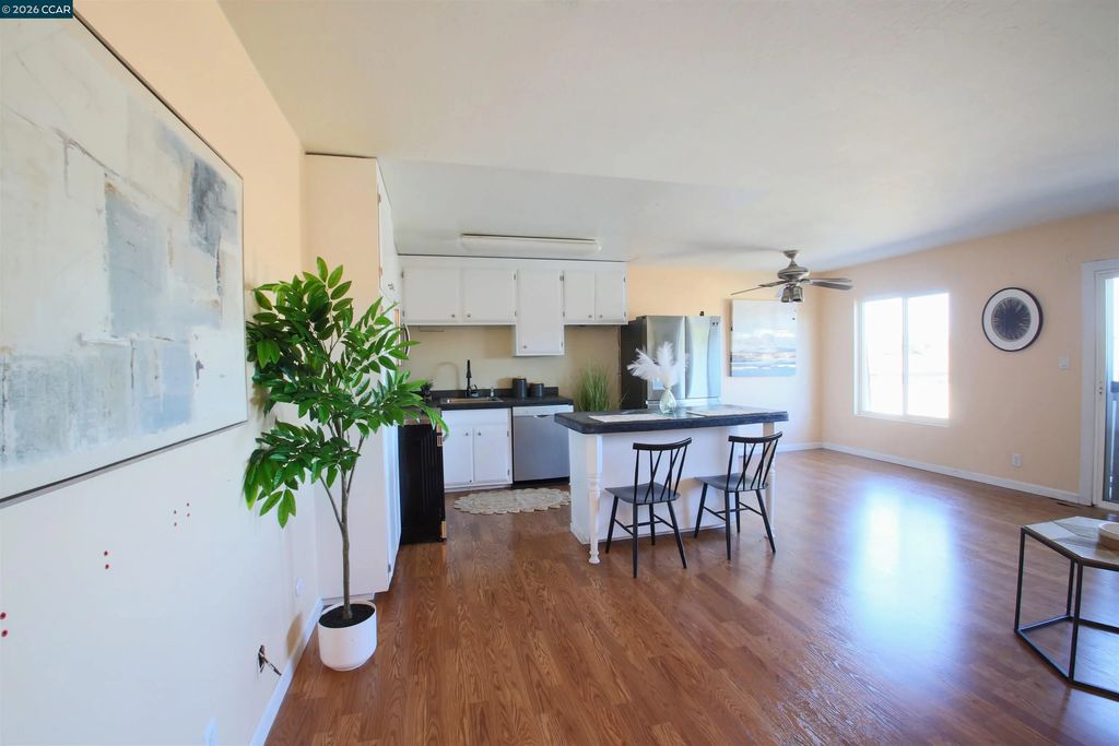 3090 Los Prados 24, San Mateo