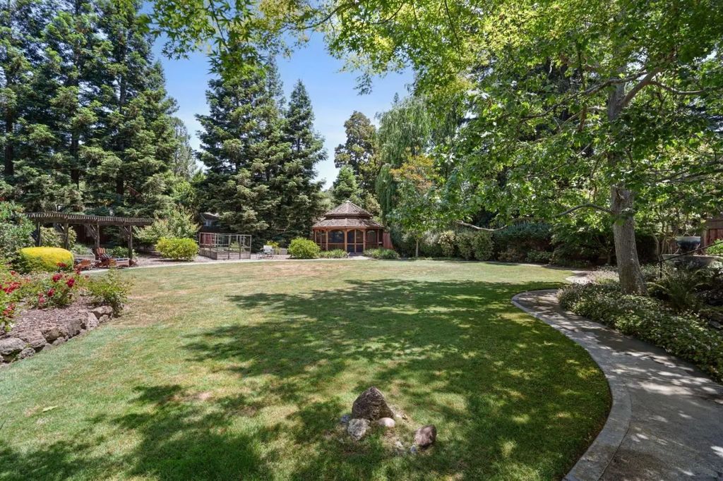 24421 Summerhill Avenue, Los Altos