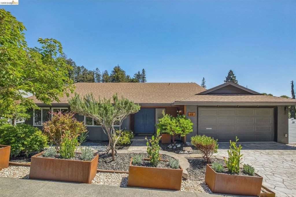 22 Littlewood Drive, Piedmont