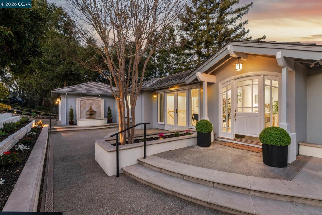 15 Los Dedos, Orinda