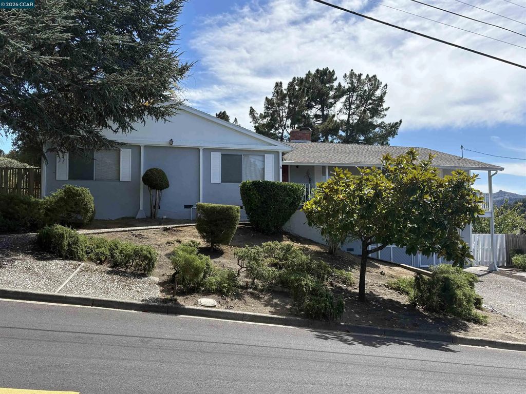 78 Muth Dr, Orinda
