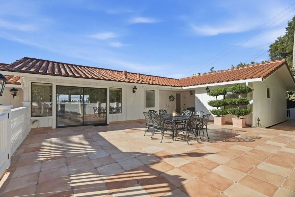 911 Matts Court, Los Altos
