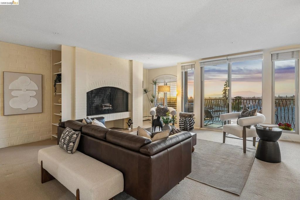 5405 Carlton St 202, Oakland