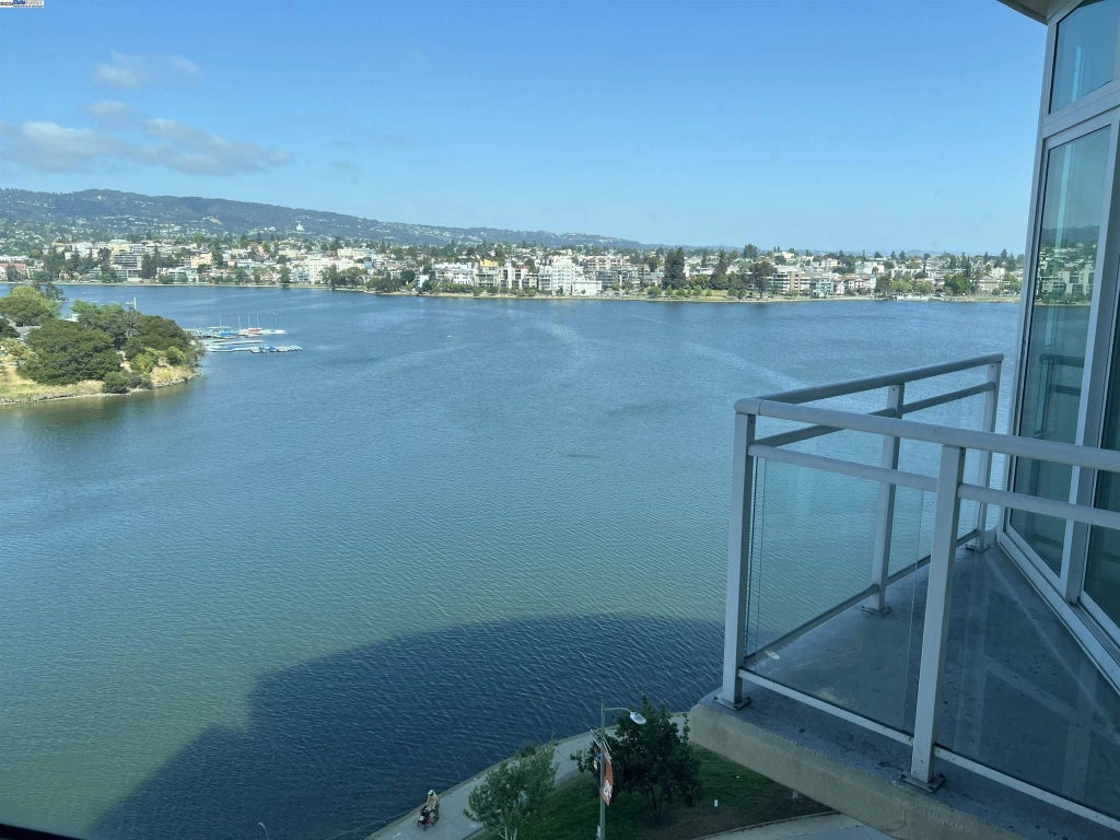 1 Lakeside Dr 821, Oakland