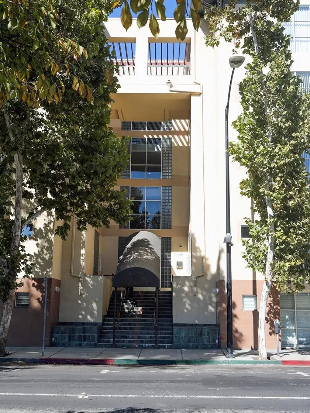 97 E Saint James Street 21, San Jose