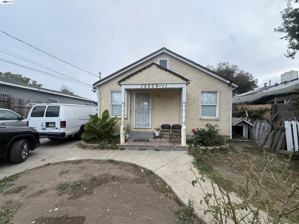 10209 & 10211 Pippin St, Oakland