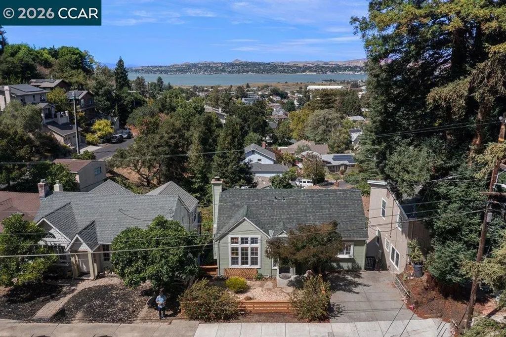 1160 Arlington Way, Martinez