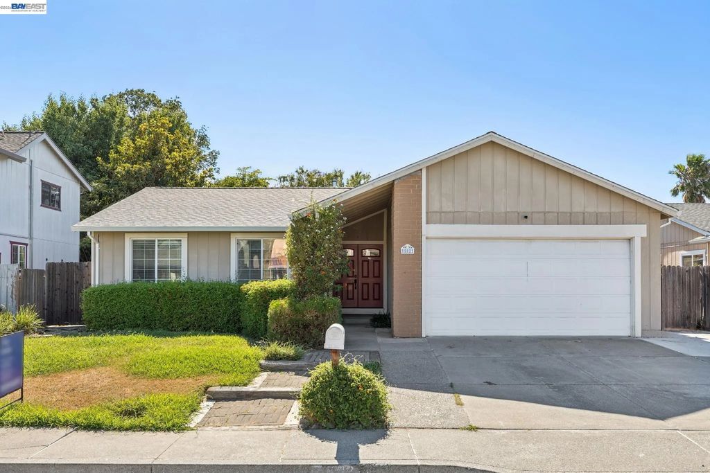 502 Shrike Ct, Suisun City